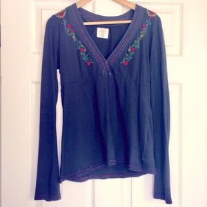 🌹 Embroidered Bell Sleeve Tee 🌷